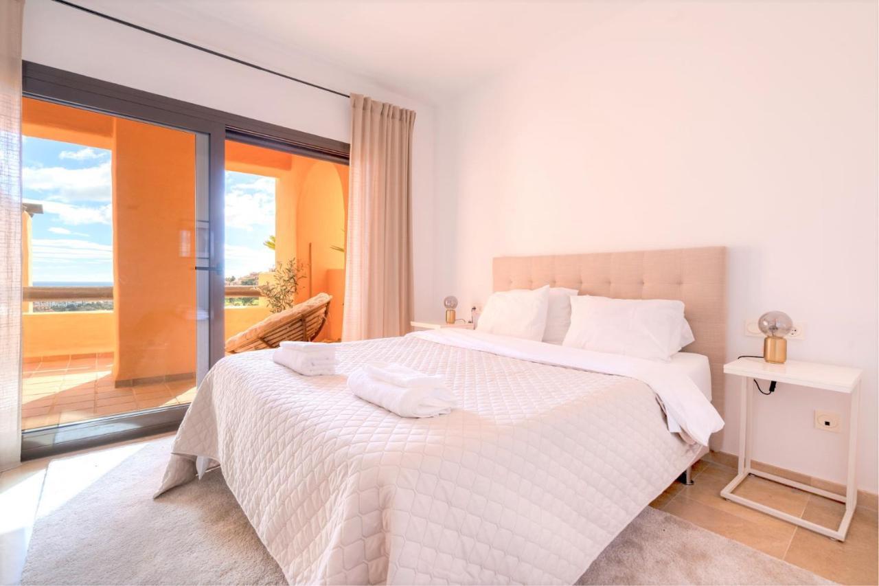 9 Penthouse With Amazing Sea Views, Close To Golf Manilva Duquesa Exterior foto